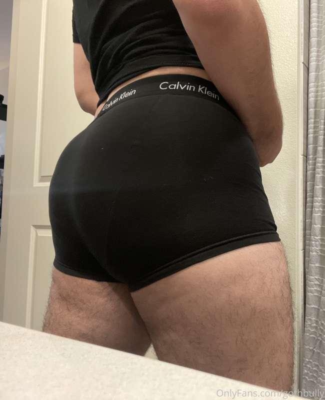My ass is perfect for smothering nerds 😈