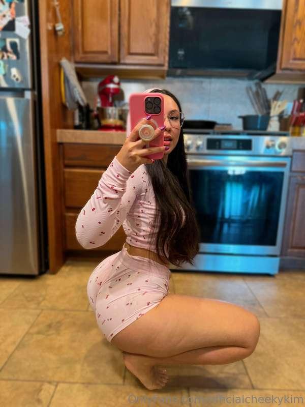 Ready for your breakfast in bed? 🤤🍑