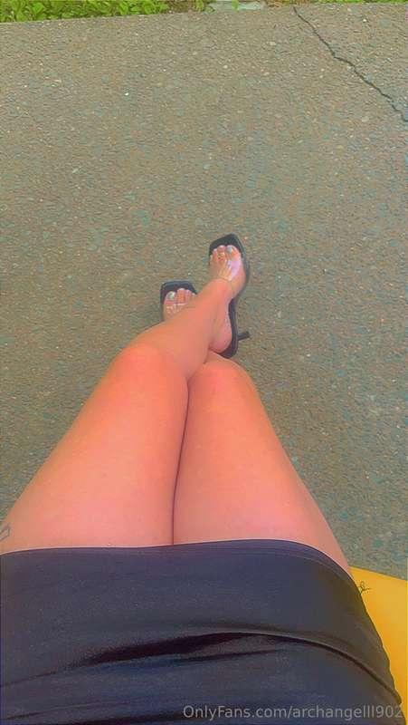 💎Paying my next pedicure?💎 Be worthy😈