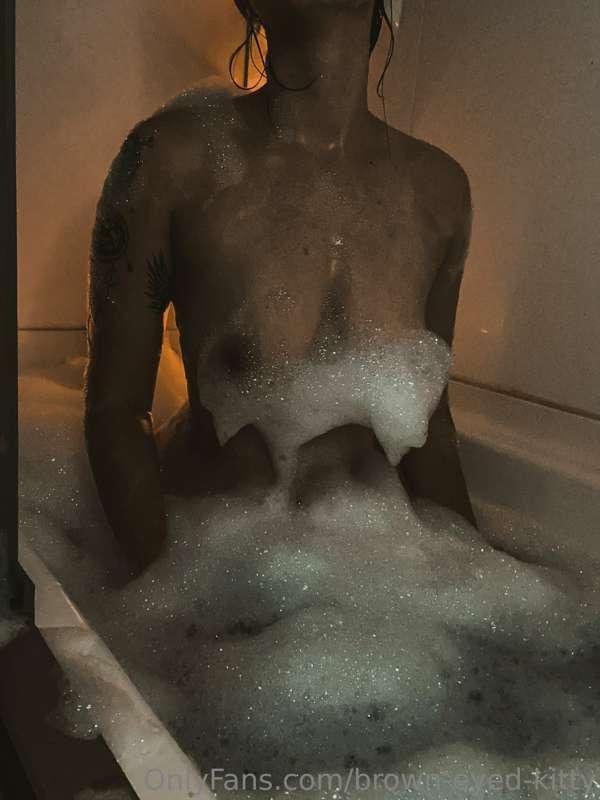 The bubbles were a paid actor 😏