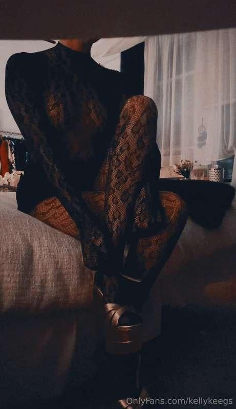 Hey babes. New shoes, what do you think? 