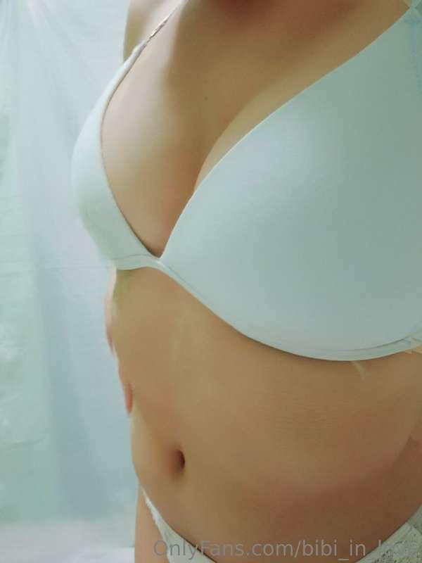 I would like to have lingerie 😈🔥 and i need your support 😢