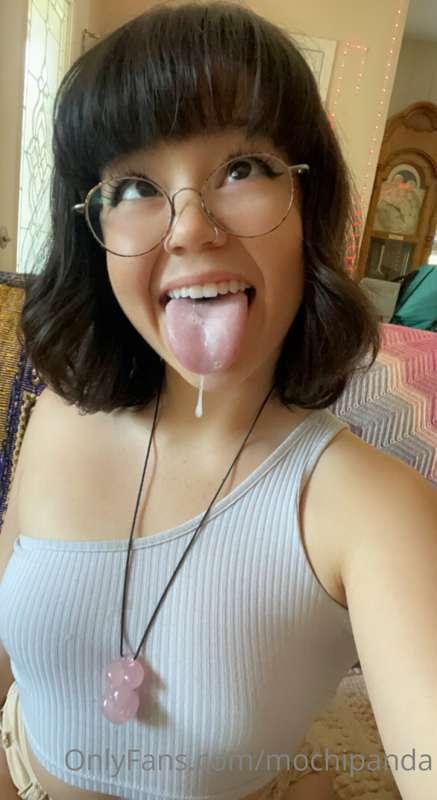 Just a cute face waiting to be covered in cum💦