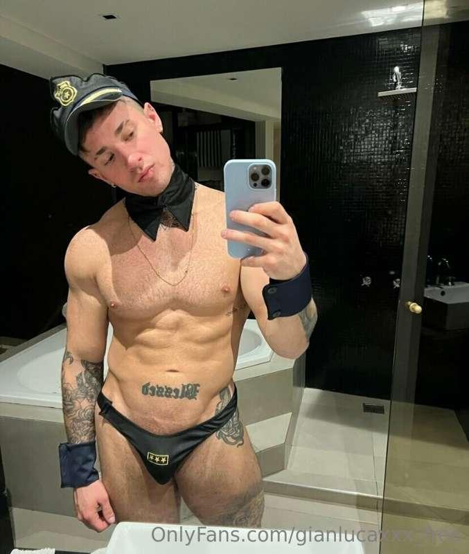 Who am I arresting today? 🚨👮🏽‍♂️