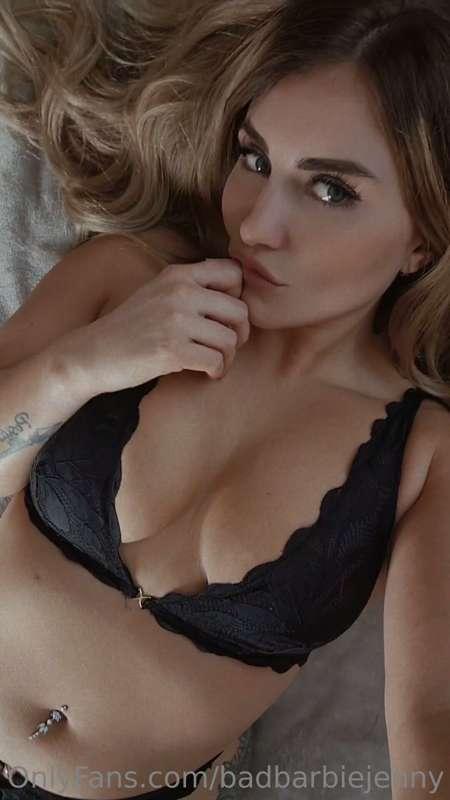 Do you like me in black baby? 🖤