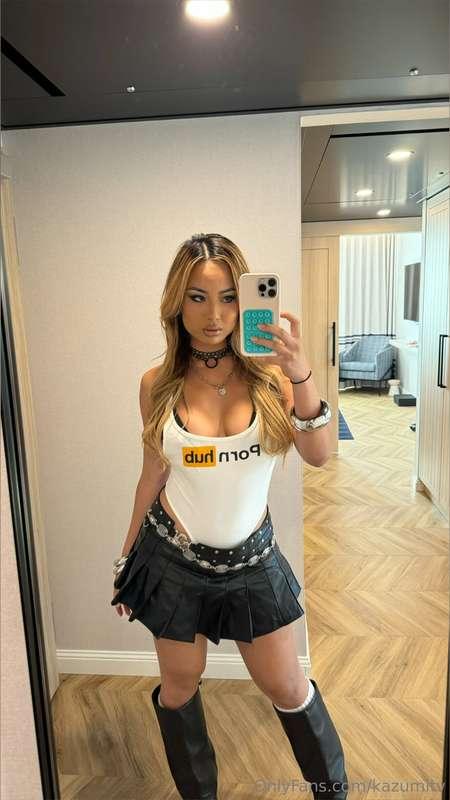 wanna see how this skirt looks from the back? ;3