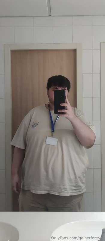 Feeling large at work 😮‍💨😏 Guess what size is that t-shirt 🐽
