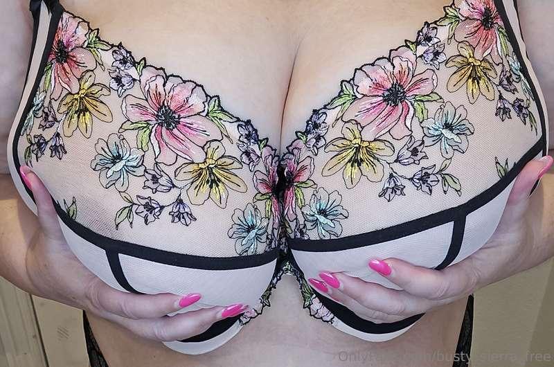 Here's part 4 of this lingerie series, and a bonus set is co..