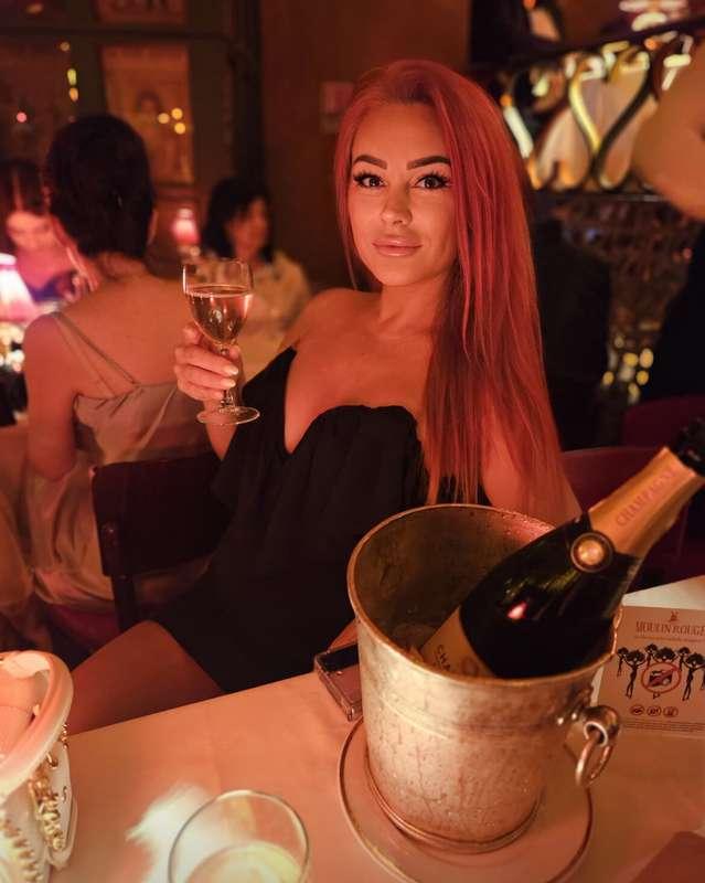 @zeyla_noirHi, my name is Leila. I am 34 years old and a fli..