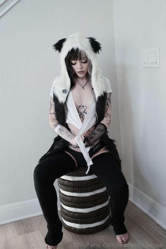 i feel so cool and hot since i got my nips pierced 