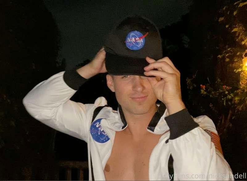 Come fly with me! The moon is waiting...