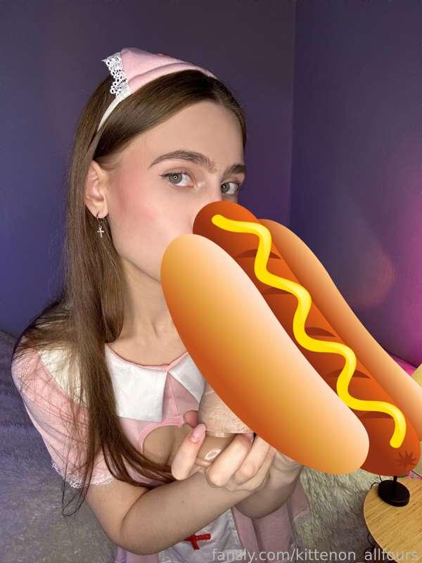 kittenon_allfours image #1