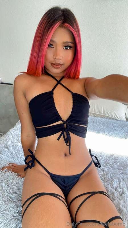 Raise your hand if you like how petite I am