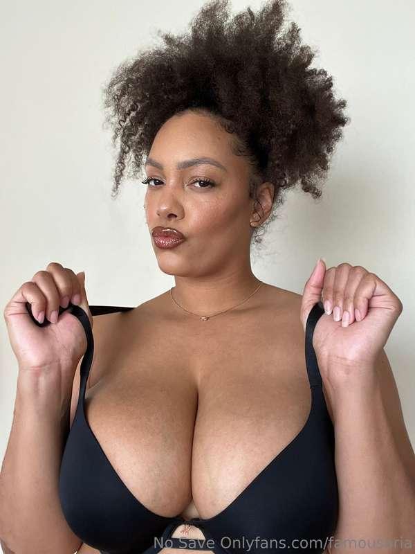 Casually showing off 😉🖤