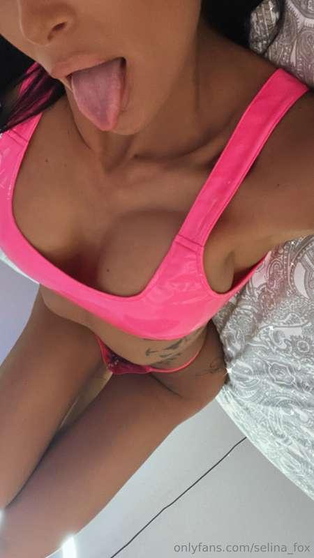 this mouth needs your cock 🍆💦🥵🥵