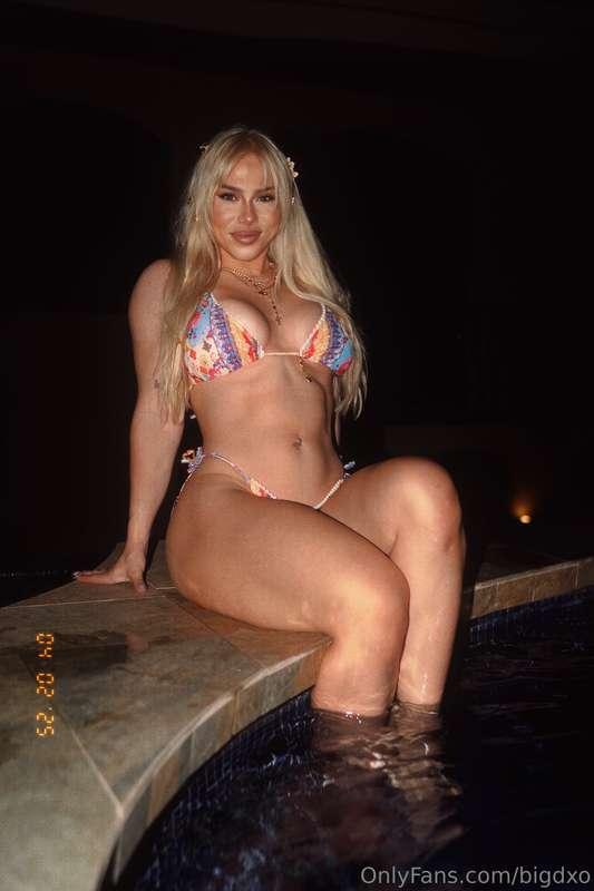Heyyy!! Go sub to my sexy PRO bodybuilder bestie!! You defin..