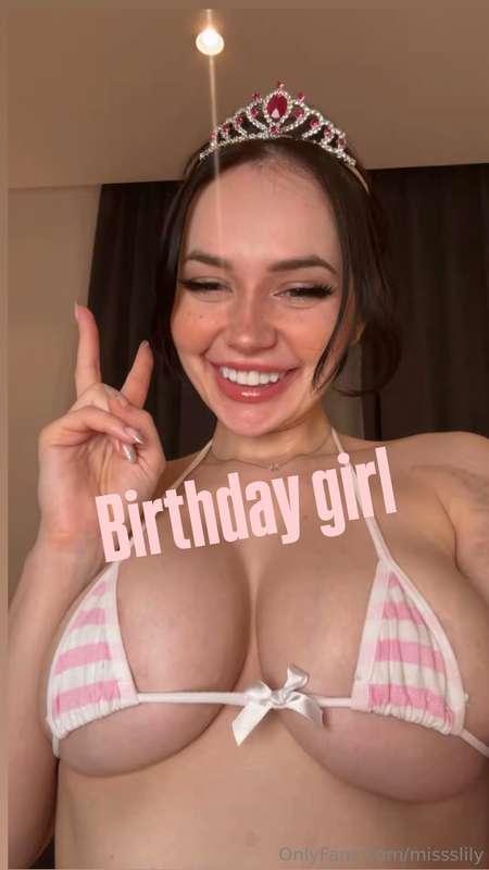 IT IS MY B--DAY💕💕 call me princess only....hmmm or queenI am..