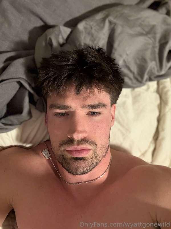 Chillin’… someone entertain me 👀