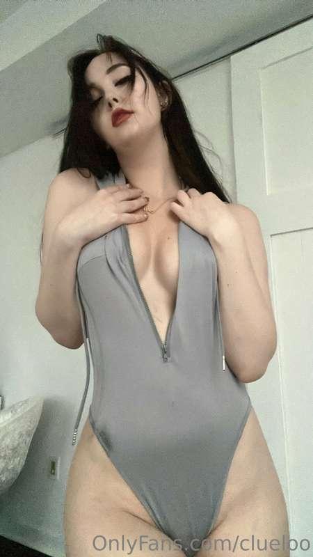 Felt super cute in this bunny body suit 😳 wish I could wear ..