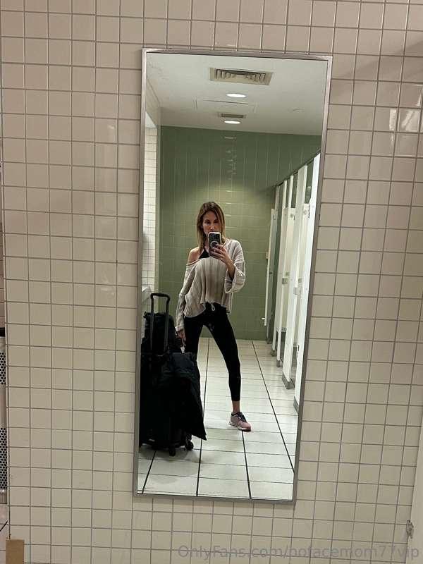 Would you recognize me in the airport?🤭