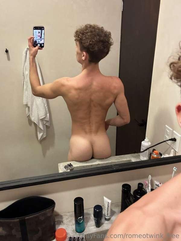 ⭐️Check out my exclusive page @romeo_twink ⭐️ Full naked and..