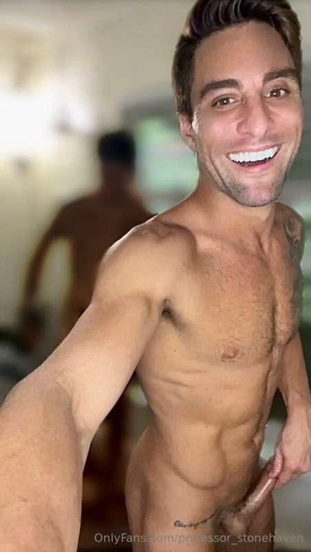 Will a smile and a hard cock help brighten up your day? 😁🍆