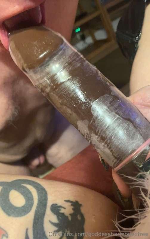 Instead of leaving cookies, Slave sucks Santa’s BBC for her...