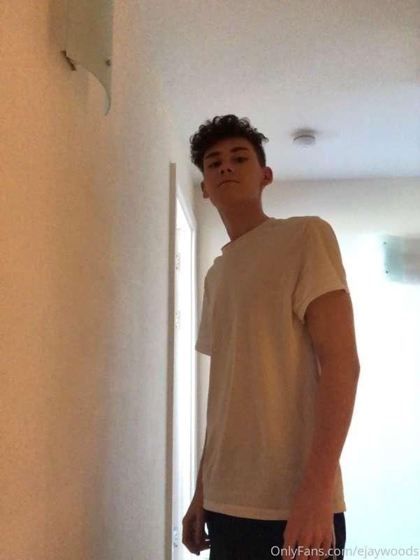 Happy Sunday! 😛 **swipe to see me getting naked** 

**Send a..