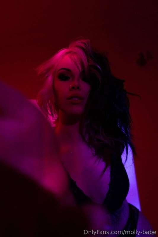 You’re not ready for this super spicy babe 🌶️ she’s too hot ..