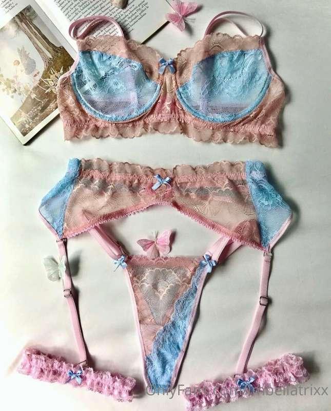 I wanna buy one of this gorgeous lingerie for Valentine’s Da..