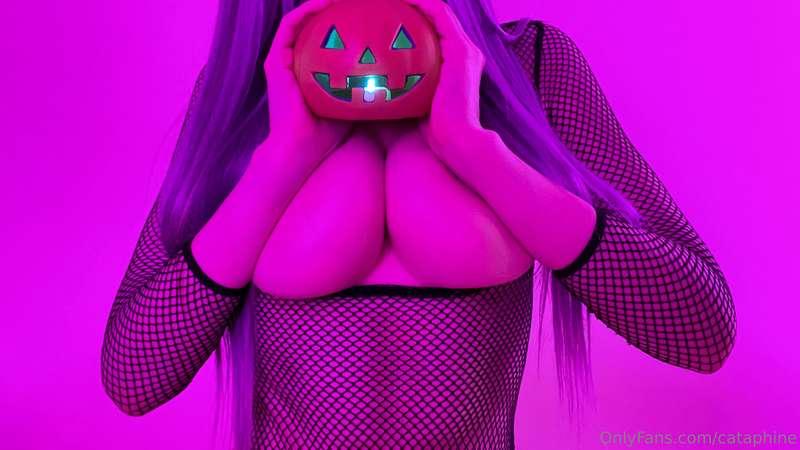 Wanna carve pumpkins together? 🎃 Friendly reminder that the ..