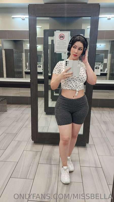Rule breaker? 👀 where? I see no cameras..  can't do full bod..