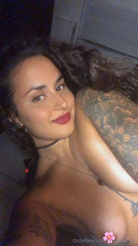 FREE SUBSCRIPTION 🔞🧚🏼‍♀️ erotic girl with a huge and juicy a..