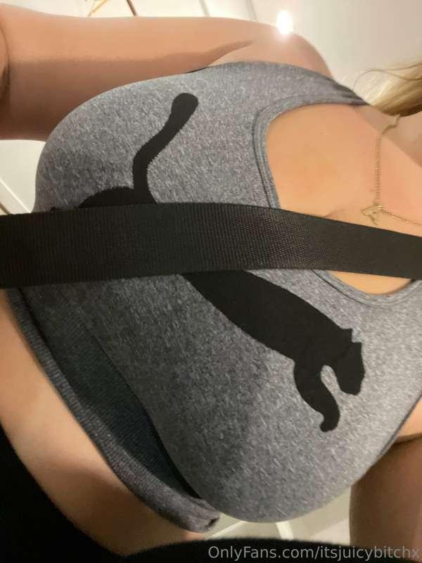 Sweaty tits today from the gym 🥵