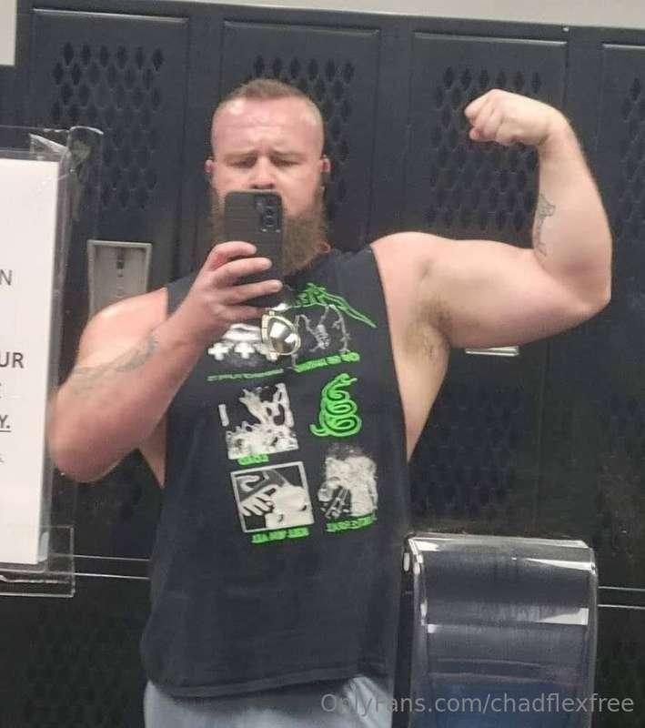 Come massage my muscles now boy