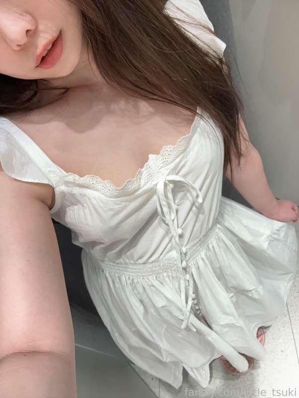 Do I look more cute or sexy in this outfit?

#asian #boobs #cute #dildo #horny #japanese #tease #teen #teens