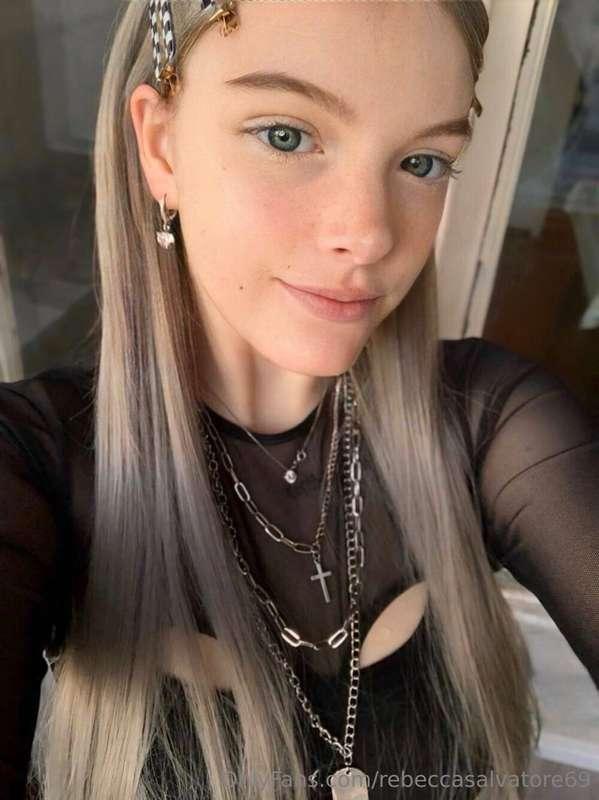 🔥 STOP SCROLLING 🔥@rebeccasalvatore69
🔥 Her wet pussy 🫦🫦 is ..