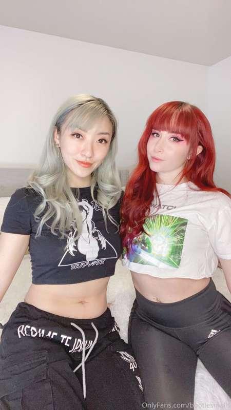 I'm co-starring on @stellewds live stream right now for a li..