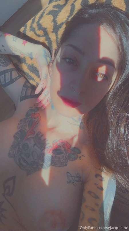 this anal plug looks beautiful in the sun, doesn't it? 😏❤️✨