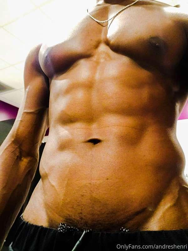 andreshenri image #0