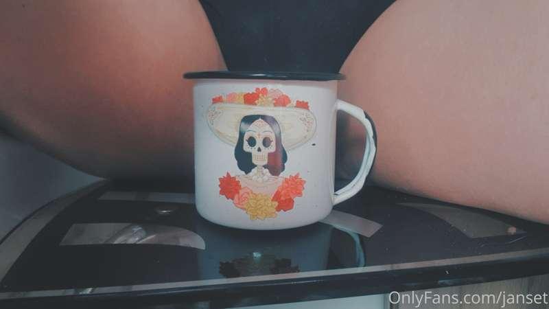 ¿Le gustaría pasar a tomarse una tacita de café?