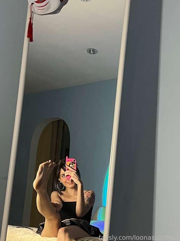 loonassoftfeet image #1