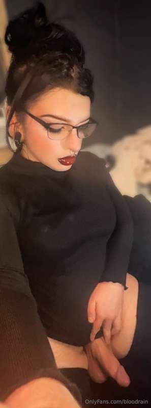 Soft vs. Hard 😈 Imagine sucking it from being soft and havin..