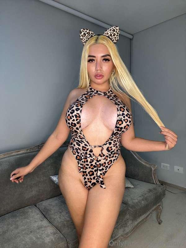 How long could you keep your hands off me?Let’s play a game ..