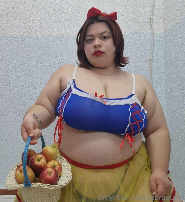 Te dejo estas 4 fotos vestida de Blancanieves 😊