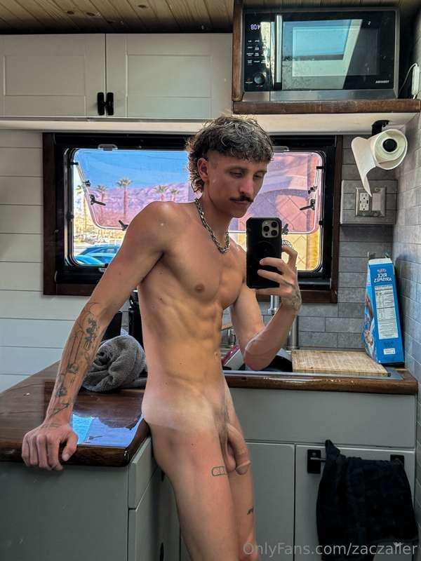 just dropped this pic… like what u see? 😉