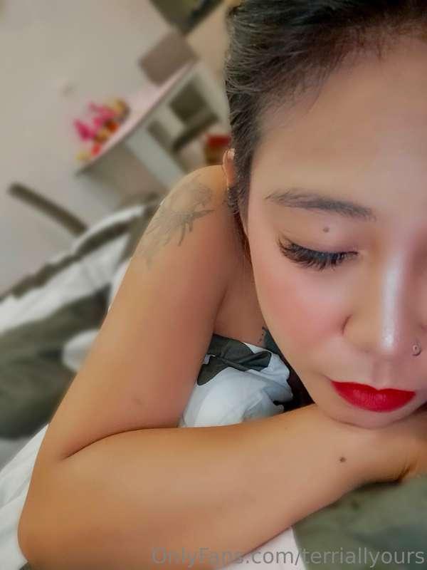 need a prince to kiss me so I wake up!😘 

or maybe tire me o..