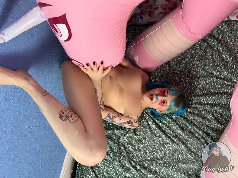 #clown #clowns #clowngirl #inflatable #inflatables #fetish #hairy #alt #altgirl #petite #bluehair #pigtails #british #english 