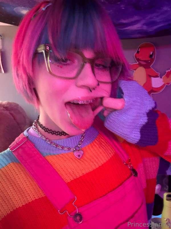i love being a dumb drooly whore for perverts online!!! GET ..