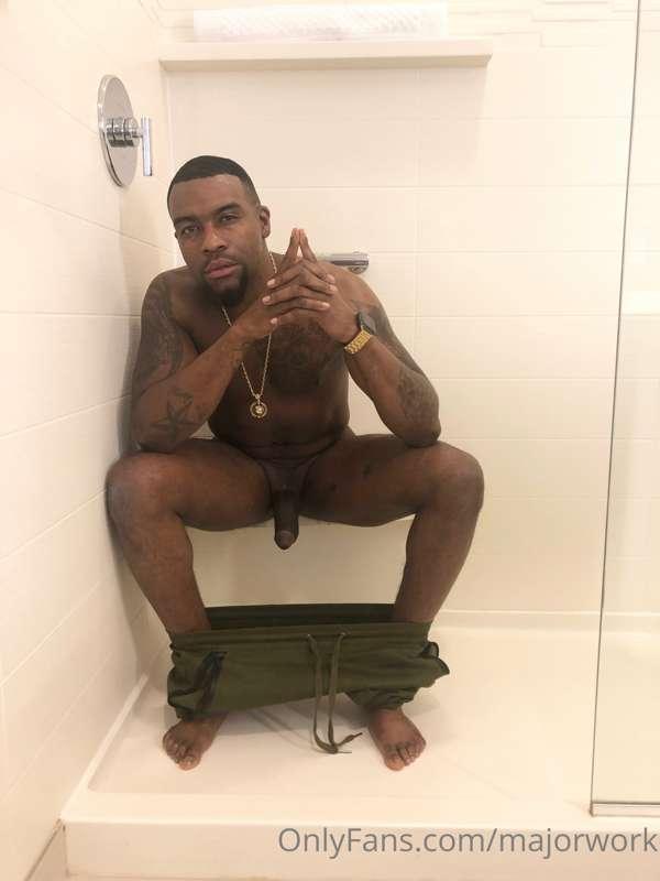 Relaxing evening … gotta show love ❤️ To all my fans 

DM me..
